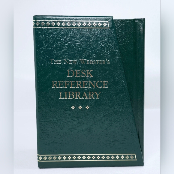 The New Webster's Desk Ref. Library 3 Book Set Dictionary, Thesaurus & Spelling - Picture 1 of 7